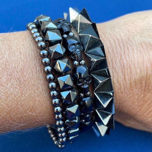 Jewelry - Black and Gunmetal Set of 4 Stretchy Bracelets